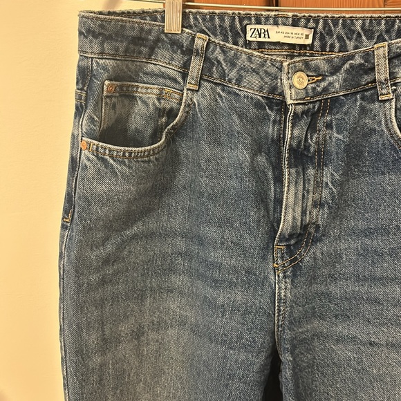 Zara size 10 high rise straight jeans (z1975) in mid blue. - Picture 2 of 5